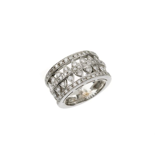 



ANELLO A FASCIA CON DIAMANTI