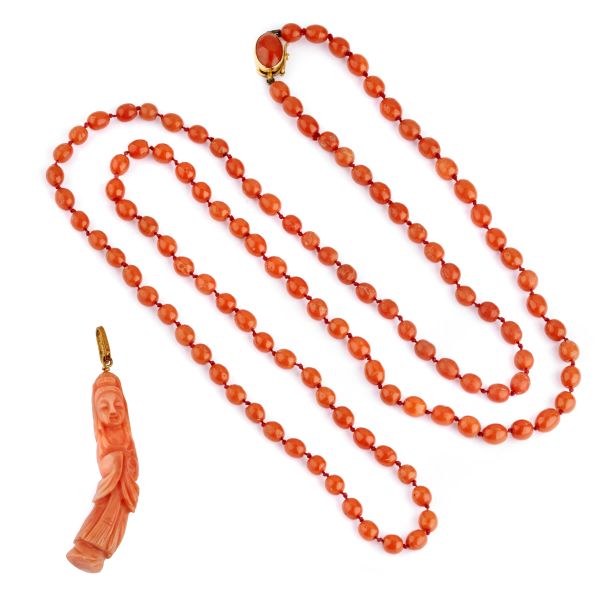 



LONG CORAL NECKLACE WITH A PENDANT 