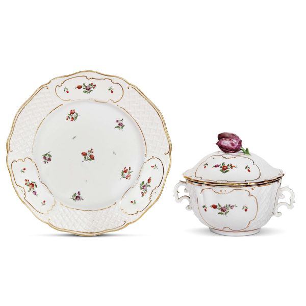 A COZZI SOUP CUP WITH LID AND PLATE, VENICE, CIRCA 1780