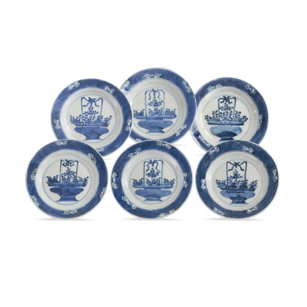 



A SET OF SIX PLATES, CHINA, QING DYNASTY, 18TH CENTURY 