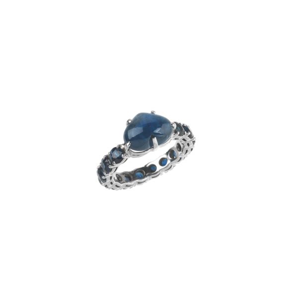 SAPPHIRE RING IN 18KT WHITE GOLD