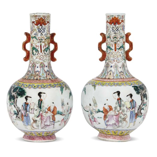 A PAIR OF VASES, QING DYNASTY, 19TH CENTURY