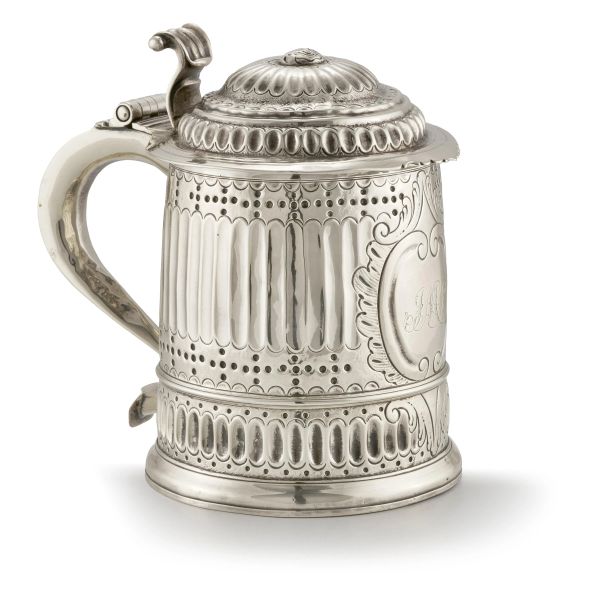 A STERLING SILVER TANKARD, LONDON, 1709, MARK OF TIMOTHY LEY