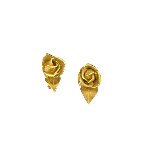 



ROSE SHAPED CLIP EARRINGS IN 18KT YELLOW GOLD