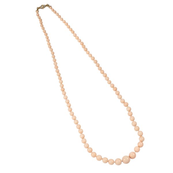 



CORAL AND DIAMOND NECKLACE IN 18KT YELLOW GOLD