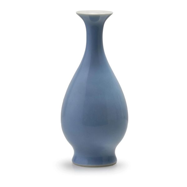 



A VASE, CHINA, QING DYNASTY, 19TH-20TH CENTURY