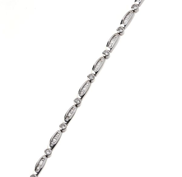 



BRACCIALE CON DIAMANTI