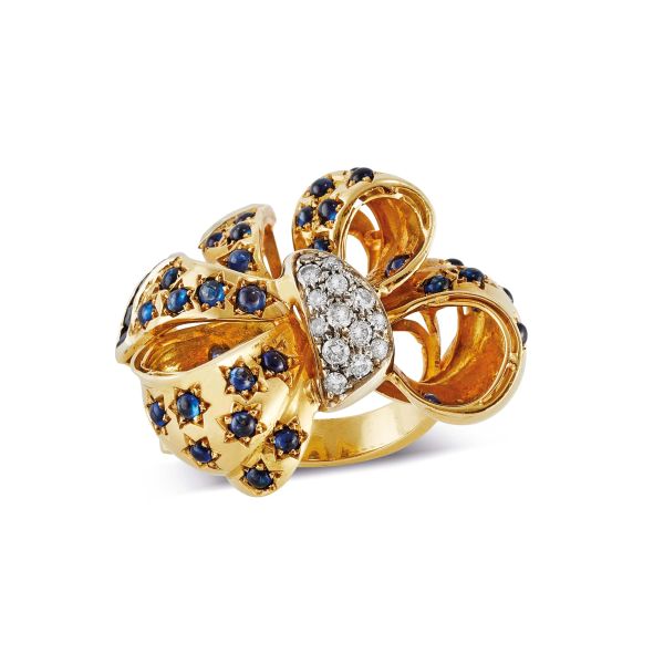 



SAPPHIRE AND DIAMOND RIBBON-SHAPED RING IN 18KT YELLOW GOLD