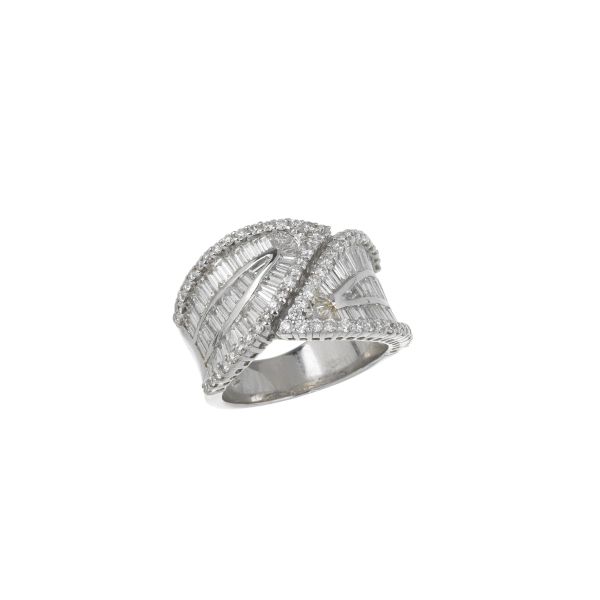 DIAMOND CONTRARIE BAND RING IN 18KT WHITE GOLD