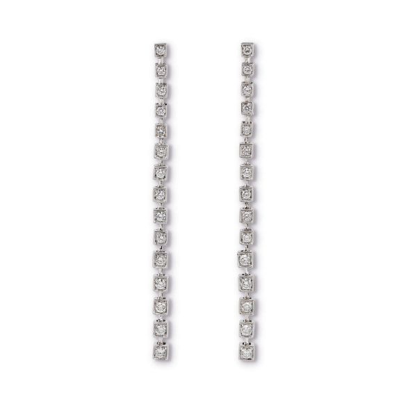 



PAIR OF LONG EARRINGS IN WHITE GOLD WITH DIAMONDS