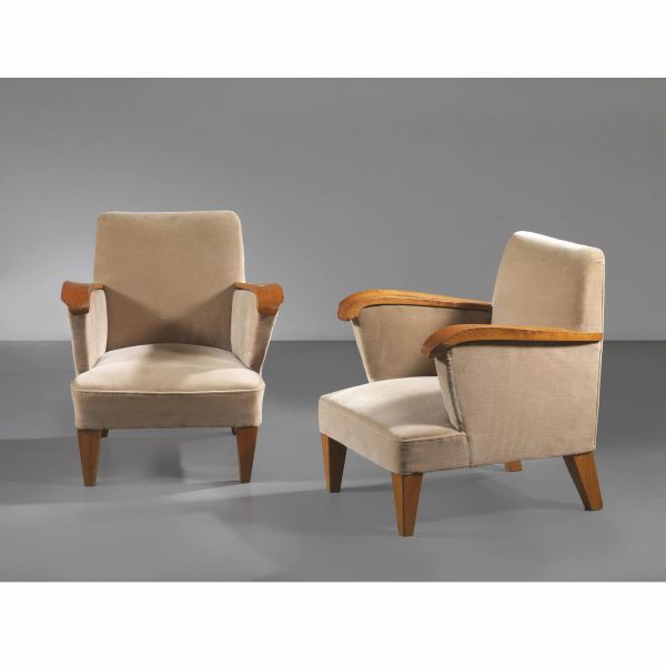 A COUPLE OF ARMCHAIRS, WOODEN STRUCTURE, BROWN FABRIC UPHOLSTERED 