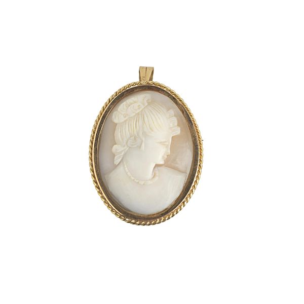CAMEO PENDANT BROOCH IN 18KT YELLOW GOLD