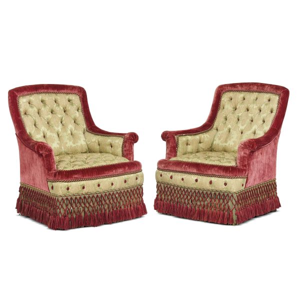 A PAIR OF ARMCHAIRS, 20TH CENTURY