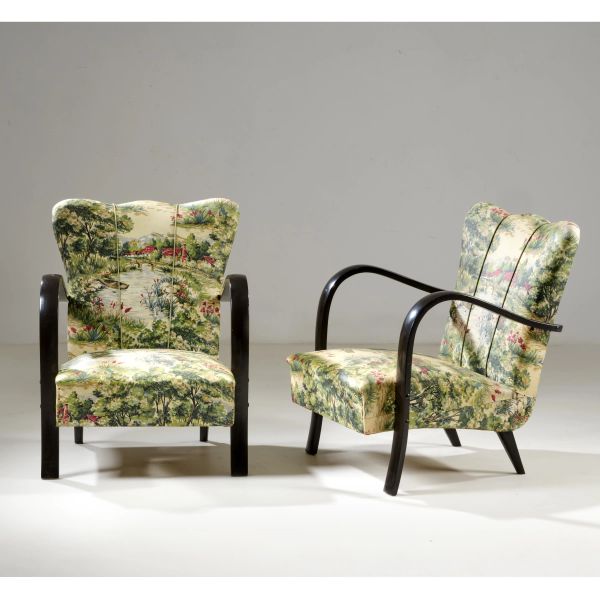 



A COUPLE OF ARMCHAIRS, FABRIC UPHOLSTERED 