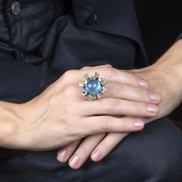 GRANDE ANELLO CON ACQUAMARINA PERIDOT E DIAMANTI