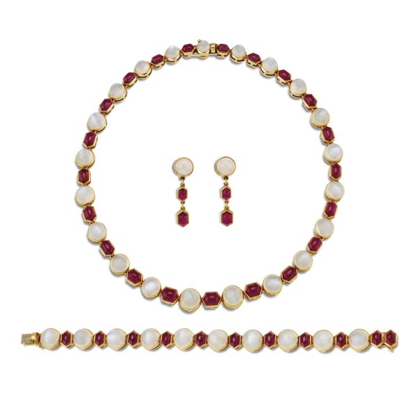 



MOONSTONE AND TOURMALINE PARURE IN 18KT YELLOW GOLD