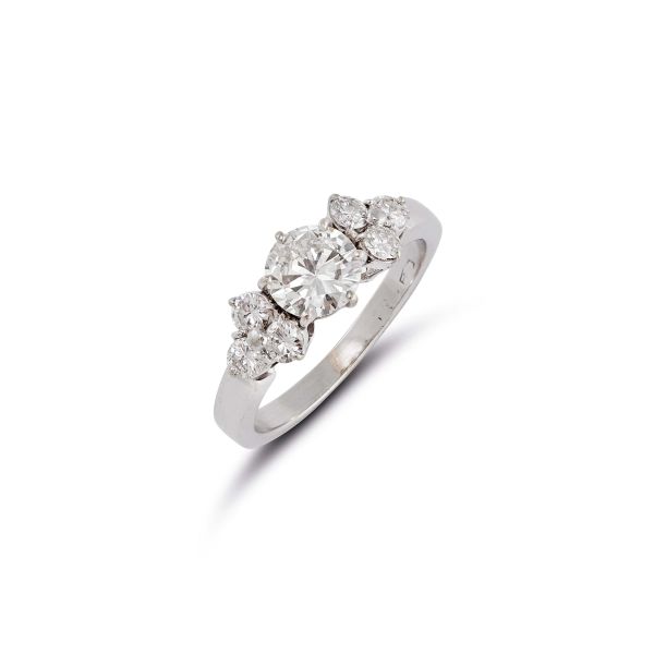 



DIAMOND RING IN 18KT WHITE GOLD
