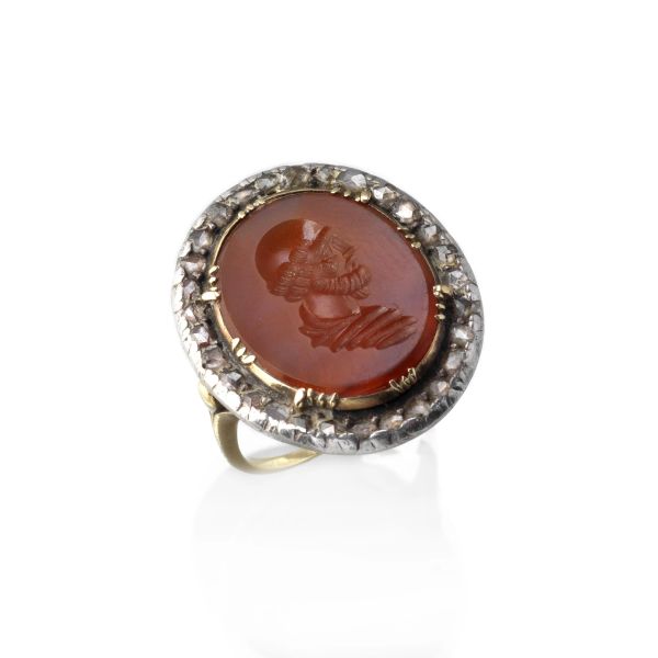 ENGRAVED CARNELIAN RING IN SILVER AND GOLD