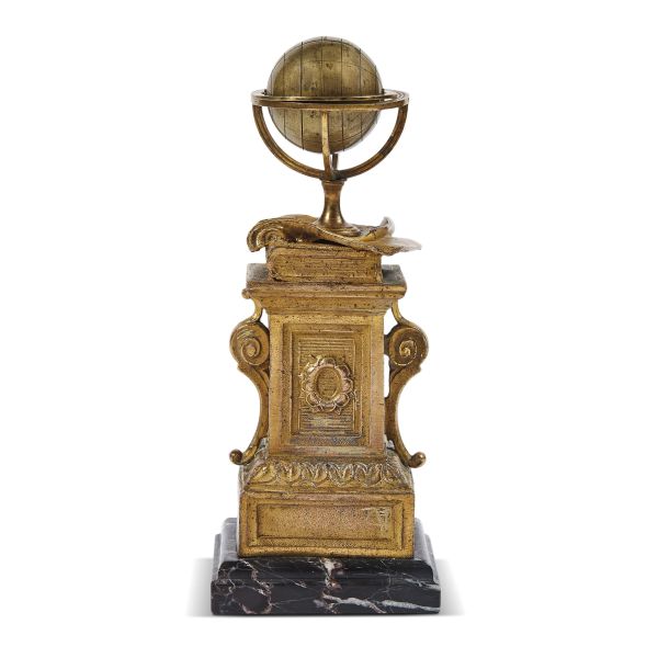 Florence, late 19th century, A pedestal with globe, gilt bronze on marble base, h. 21,5 cm