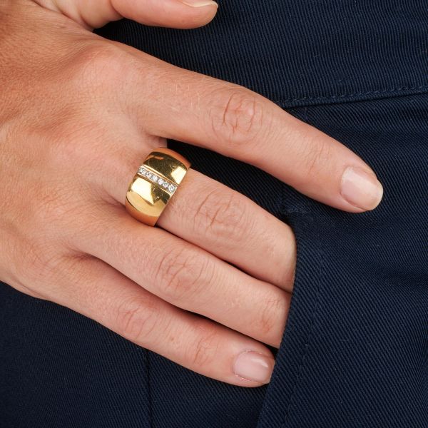 ANELLO A FASCIA CON DIAMANTI