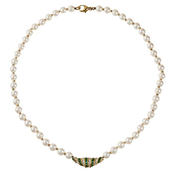 



COLLANA DI PERLE CON SMERALDI E DIAMANTI