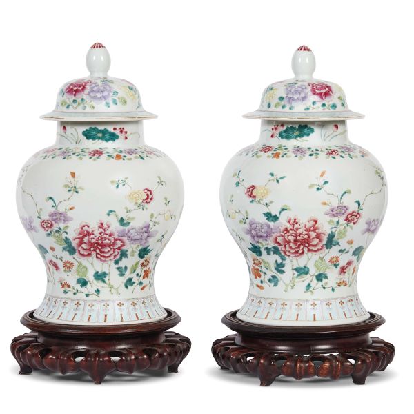 A PAIR OF VASES, CHINA, QING DYNASTY, 19TH CENTURY