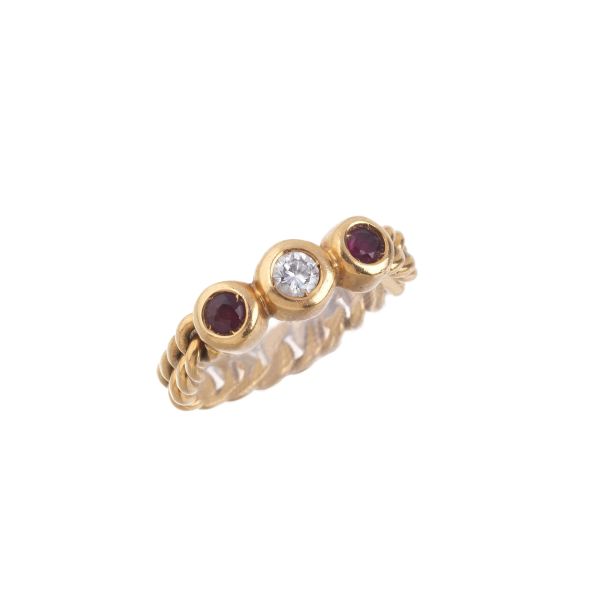 RUBY AND DIAMOND CURB CHAIN RING IN 18KT YELLOW GOLD