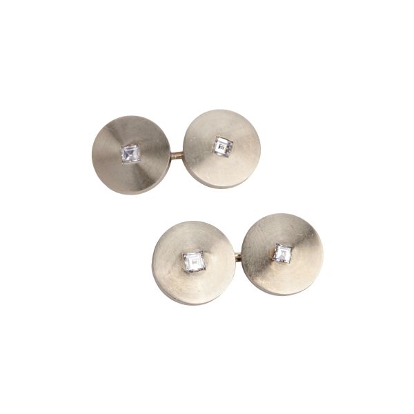 



DIAMOND ROUND CUFFLINKS IN 18KT WHITE GOLD