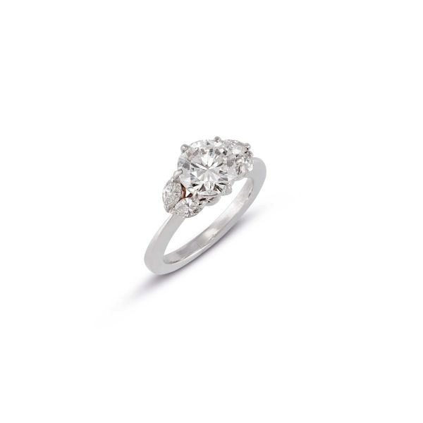 



DIAMOND RING IN 18KT WHITE GOLD