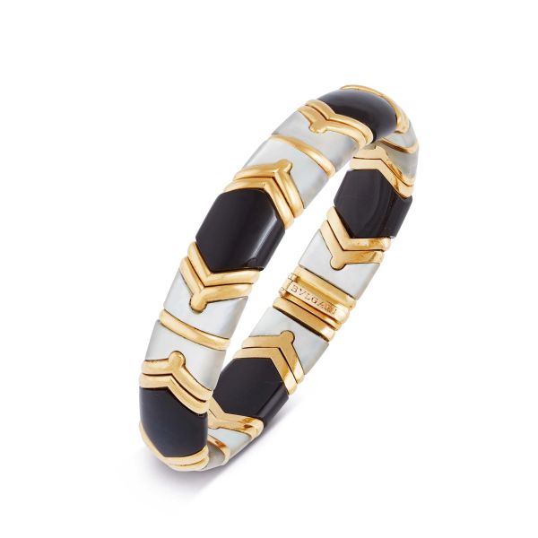 Bulgari - 



BULGARI ONYX AND MOTHER-OF-PEARL BRACELET