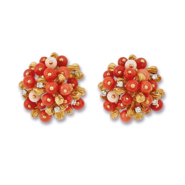 BULGARI PAIO DI ORECCHINI CON CORALLI E DIAMANTI