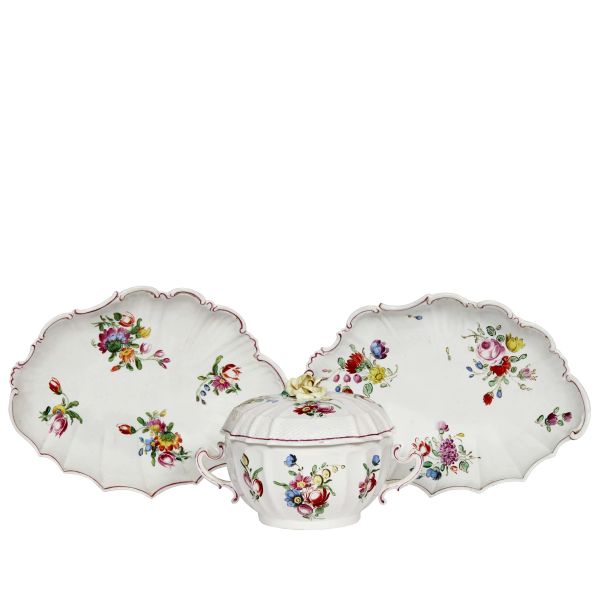 A SOUP CUP AND TWO SERVING DISH, DOCCIA, GINORI MANUFACTORY, SECOND HALF 18TH CENTURY