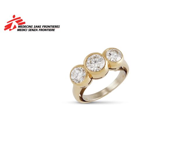      ANELLO TRILOGY CON DIAMANTI 