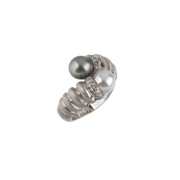 Ansuini Roma - PEARL AND DIAMOND CONTRARIE RING IN 18KT WHITE GOLD