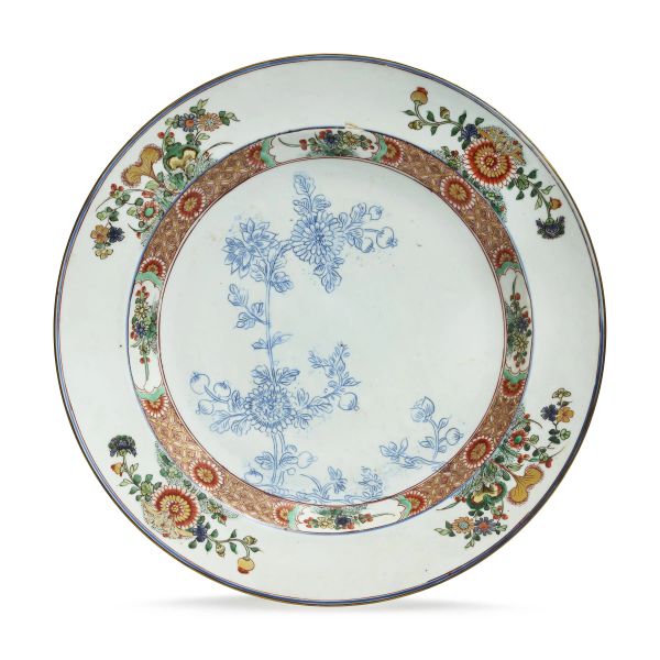 



A FAMILLE VERTE PORCELAIN PLATE, CHINA, QING DYNASTY, 18TH CENTURY