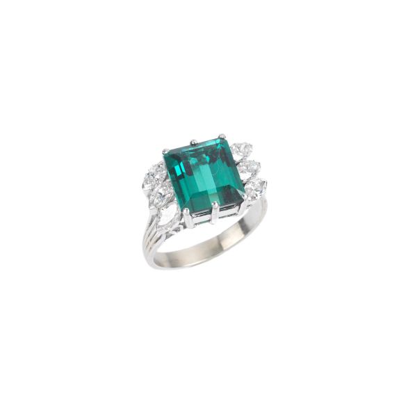 TOURMALINE AND DIAMOND RING IN 18KT WHITE GOLD