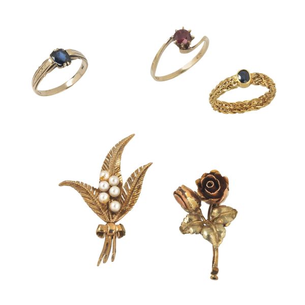 A GROUP OF ITEMS IN GOLD