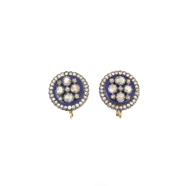 



PAIR OF EARRINGS WITH DIAMONDS AND ENAMEL