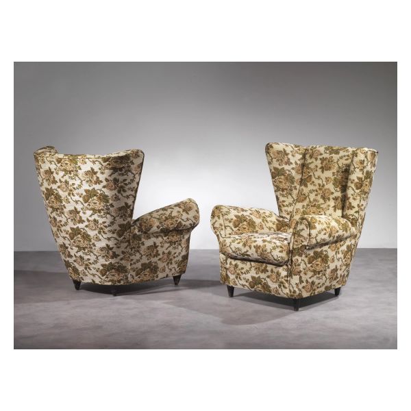 A PAIR OF ARMCHAIRS, WOODEN STRUCTURE, FLOWERS FABRIC UPHOLSTERY
