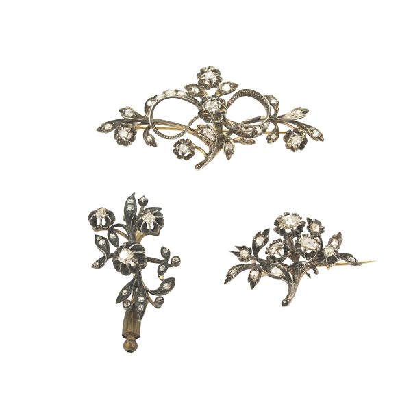 



TRE SPILLE FLOREALI CON DIAMANTI