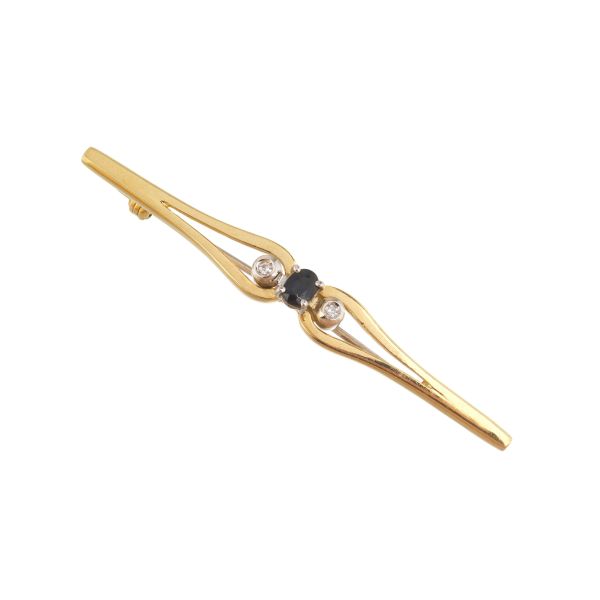 SAPPHIRE AND DIAMOND BARRETTE BROOCH IN 18KT TWO TONE GOLD