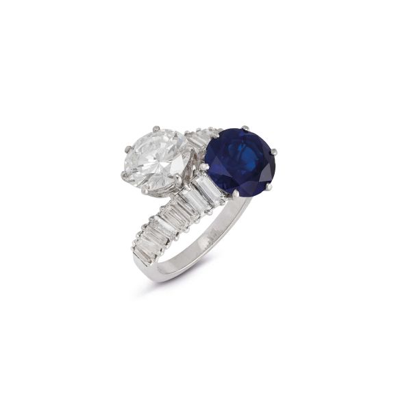 



RING WITH BURMESE SAPPHIRE AND DIAMONS IN PLATINUM 