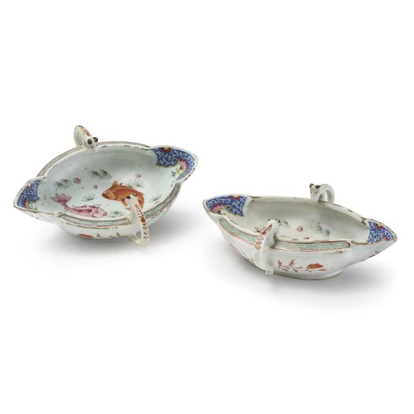 



A PAIR OF FAMILLE ROSE BOAT-SHAPED DISHES, CHINA, QING DYNASTY, 19TH CENTURY