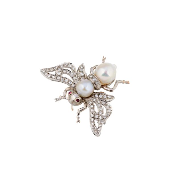 PEARL RUBY AND DIAMOND BUTTERFLY-SHAPED BROOCH IN 18KT WHITE GOLD