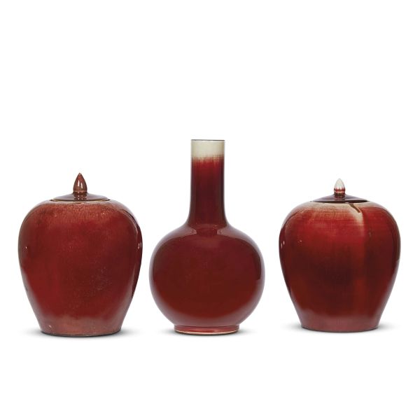 A GROUP OF THREE VASES, CHINA, 19TH-20TH CENTURY