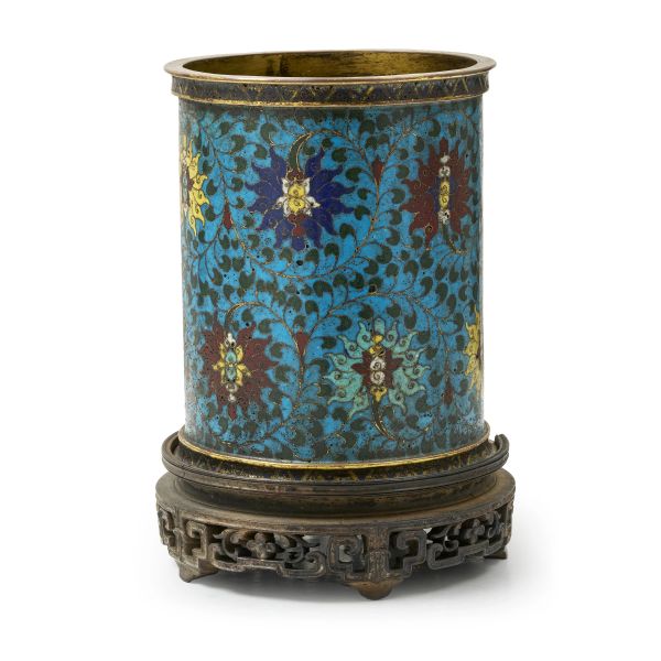 



A CLOISONN&Eacute; ENAMEL BRUSH POT, CHINA, QING DYNASTY, 18TH CENTURY