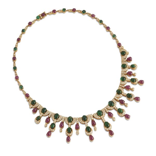 EMERALD RUBY AND DIAMOND NECKLACE IN 18KT YELLOW GOLD