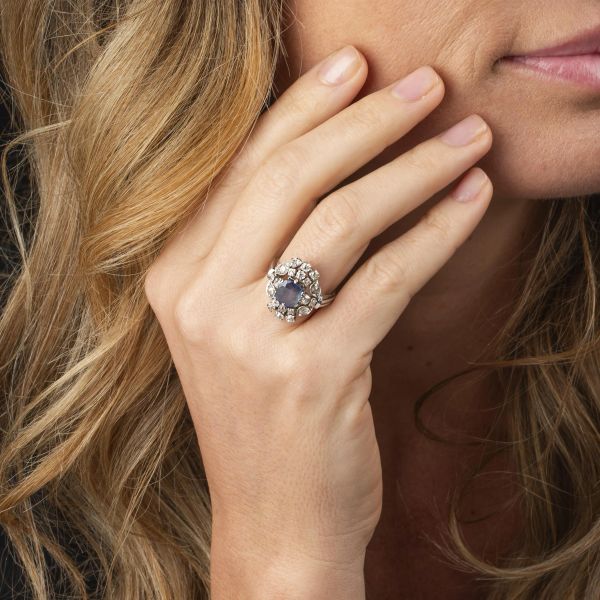 ANELLO CON ZAFFIRO E DIAMANTI