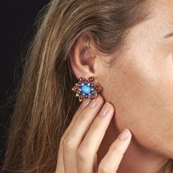 BULGARI PAIO DI ORECCHINI A FORMA DI FIORE