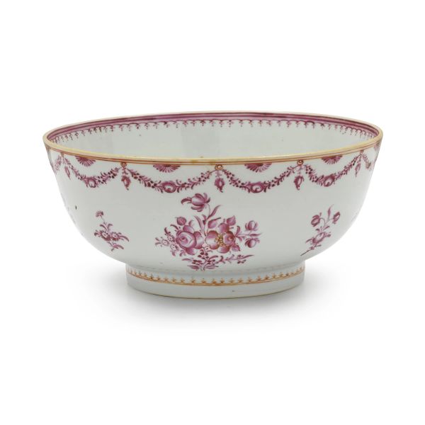 



A FAMILLE ROSE PORCELAIN BOWL, CHINA, QING DYNASTY, 18TH CENTURY